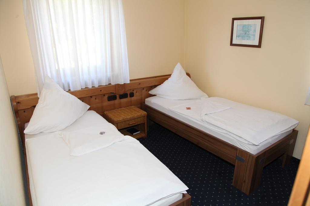 Brucker Gastehaus Hotel Fuerstenfeldbruck Habitación foto