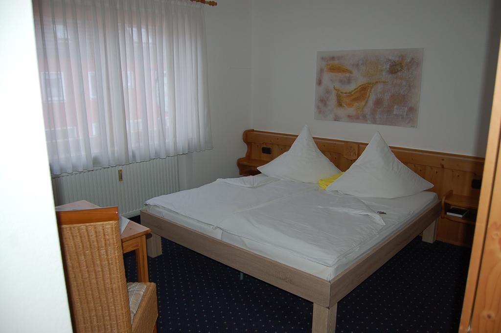 Brucker Gastehaus Hotel Fuerstenfeldbruck Habitación foto