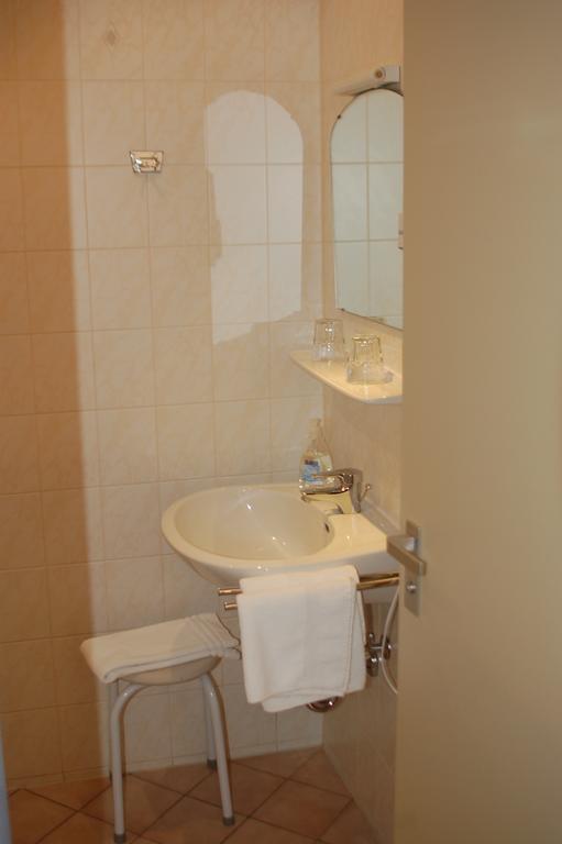 Brucker Gastehaus Hotel Fuerstenfeldbruck Habitación foto