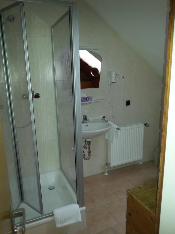 Brucker Gastehaus Hotel Fuerstenfeldbruck Habitación foto