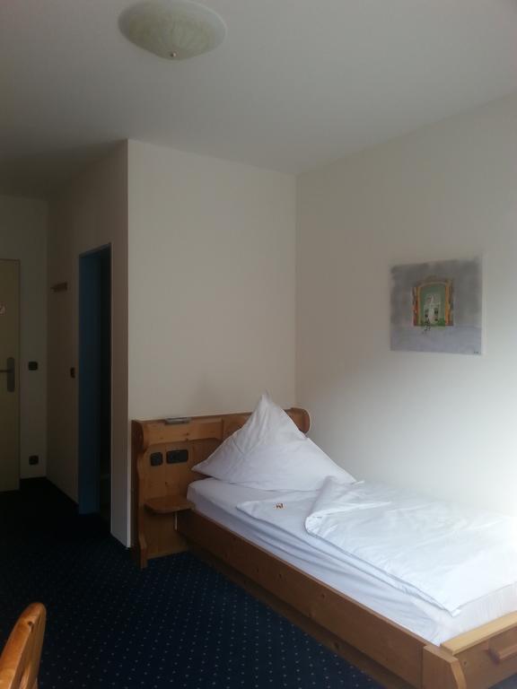 Brucker Gastehaus Hotel Fuerstenfeldbruck Habitación foto